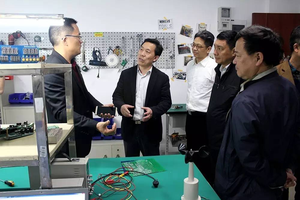 省政協(xié)副主席、科技廳廳長郭躍進蒞臨微特調(diào)研