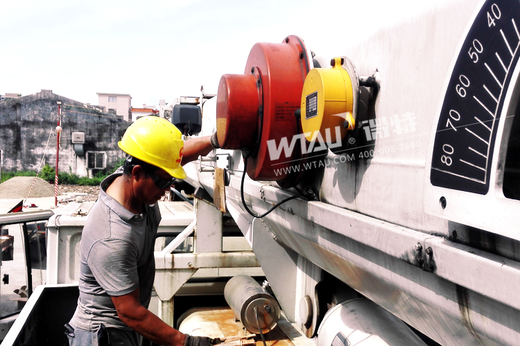 安裝汽車(chē)吊力矩限制器